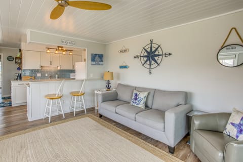 Ocean-View Balcony: Carolina Beach Condo! Apartment in Carolina Beach