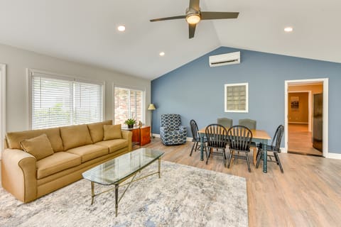 Walk to Restaurants: Bluffton Retreat w/ Patio Cottage in Bluffton