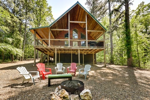 Pet-Friendly Broken Bow Cabin w/ Fire Pit! House in Broken Bow