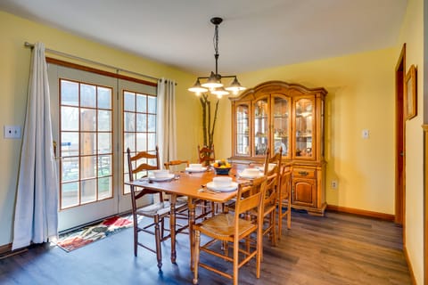 Athens Vacation Rental - 6 Mi to Ohio University! House in Ohio