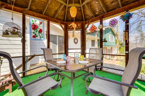 Athens Vacation Rental - 6 Mi to Ohio University! House in Ohio