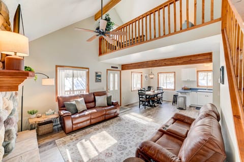 Roscommon Retreat w/ Deck ~ 1 Mile to Higgins Lake House in Michigan