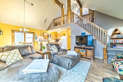 Higgins Lake Retreat - Hike, Swim, Relax! Cottage in Michigan