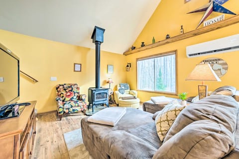 Higgins Lake Retreat - Hike, Swim, Relax! Cottage in Michigan