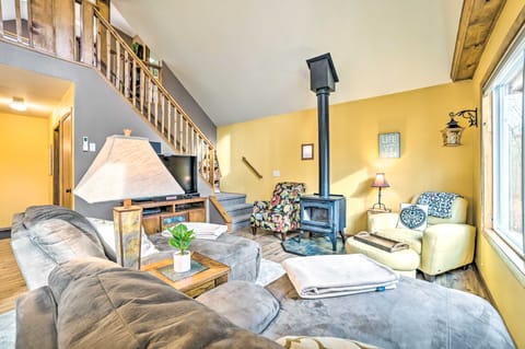 Higgins Lake Retreat - Hike, Swim, Relax! Cottage in Michigan