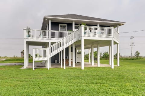 Walk to Shore: Home w/ Deck in Crystal Beach! House in Bolivar Peninsula