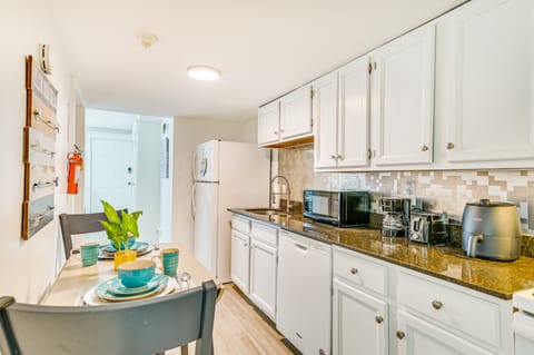 Walk to Downtown Albany: Ten Broeck Triangle Apt! Apartment in Albany