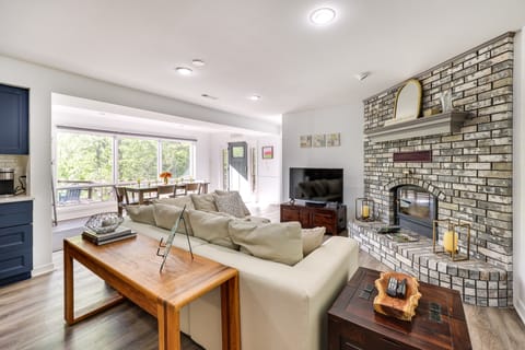 Waterfront Beaver Lake Apt w/ Deck Apartment in Beaver Lake