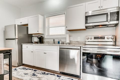 2 Mi to Village & Lake! Charming Helen Retreat Apartment in Helen