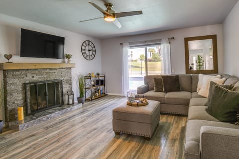 Pool & Spa: Palm Desert Home Near Golf! House in Indian Wells