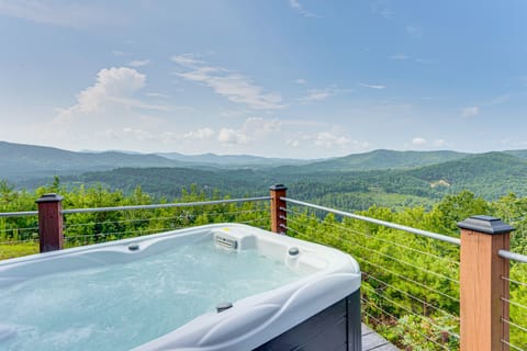 Mtn-View Cabin: Deck & Pets Welcome in Murphy House in Murphy