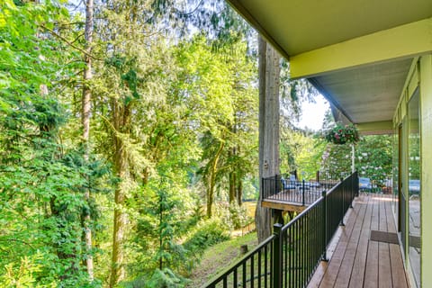 Riverfront Woodland Cabin: Wooded & Forested Views House in Washington