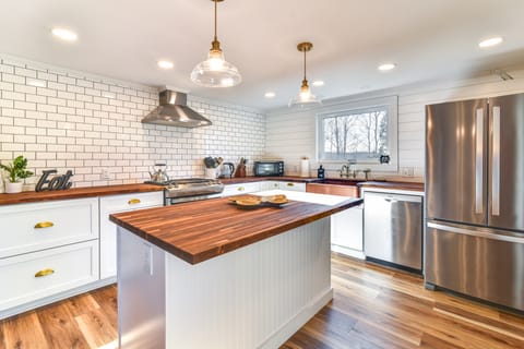 Quiet Waterfront Home: Ideal Maine Escape! House in Bass Harbor