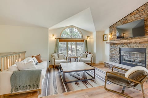 Angel Fire Rental Cabin w/ Hot Tub & Mountain View House in Angel Fire