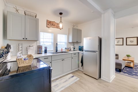 Walk to Lake: Nautical Akron Cottage w/ Deck! Cottage in Ohio