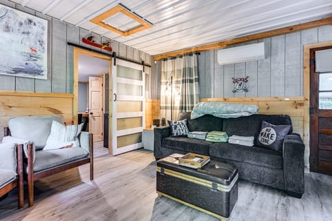 Lake Access & Kayaks: Gladwin Cottage Near Golfing Cottage in Michigan