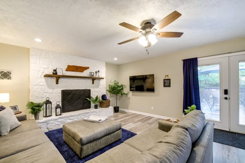 Bright Knoxville Vacation Rental w/ Large Backyard House in Knoxville