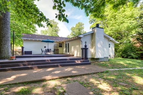 Bright Knoxville Vacation Rental w/ Large Backyard House in Knoxville
