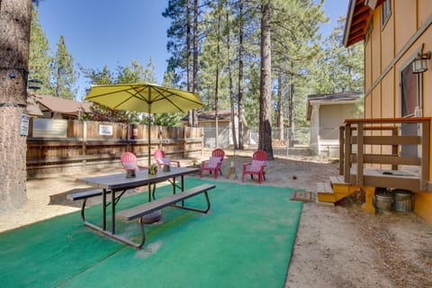 ‘Dancing Bear Lodge’ ~ 1 Mi to Big Bear Lake! House in Big Bear