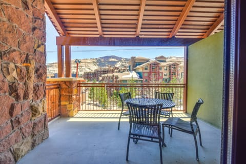 Park City Condo: Steps to Canyons Village & Skiing Apartment in Wasatch County