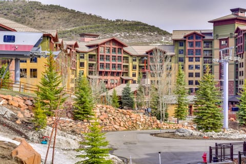Park City Condo: Steps to Canyons Village & Skiing Apartment in Wasatch County