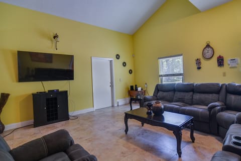 St Petersburg Vacation Home 6 Mi to St Pete Beach! House in St Petersburg