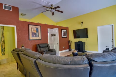 St Petersburg Vacation Home 6 Mi to St Pete Beach! House in St Petersburg