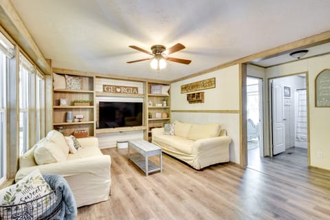 8 Mi to Helen: Sautee Nacoochee Home w/ Hot Tub House in White County