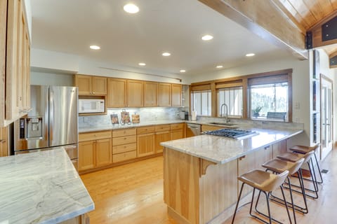 Ski-In/Ski-Out Whitefish Duplex w/ Hot Tub! Apartment in Whitefish