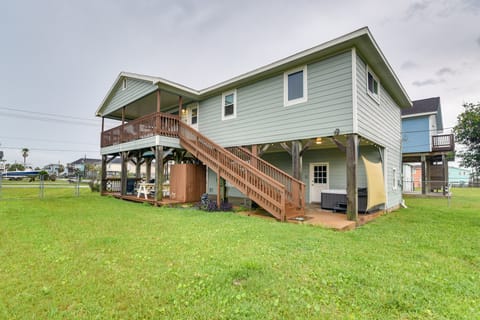 < 1/2 Mi to Beach! Hot Tub Haven in Galveston House in Galveston Island