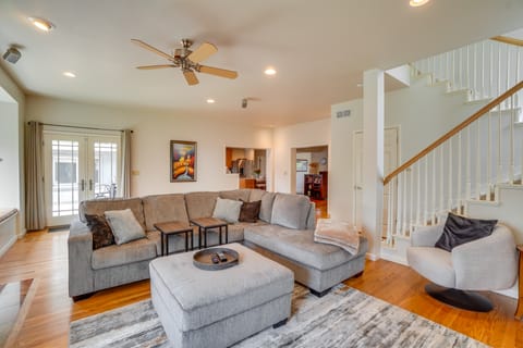 Dog-Friendly Home w/ Gas Grill in Denver! House in Denver