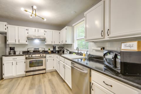 Decatur Vacation Rental w/ Fenced Yard! House in Panthersville