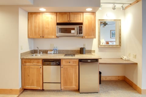 Ski-In/Ski-Out Crested Butte Studio w/ Pool Access Apartment in Colorado