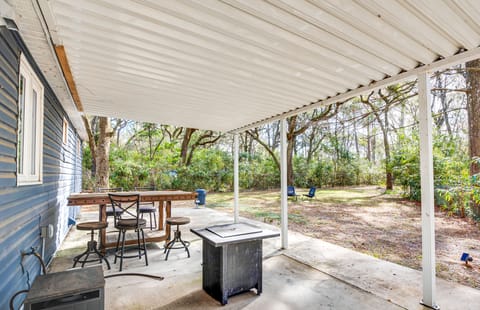 4 Mi to UF: Pet-Friendly Home w/ Yard & Deck House in Gainesville