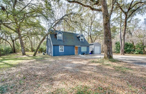 4 Mi to UF: Pet-Friendly Home w/ Yard & Deck House in Gainesville
