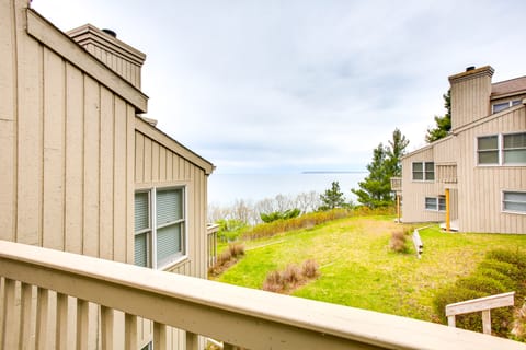 Glen Arbor Vacation Rental w/ Views of Lake! Apartment in Sleeping Bear Dunes