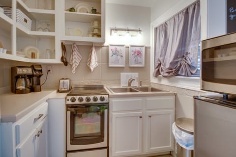 Cozy Mountain Home Cottage: Walk to Marina! Cottage in Norfork Lake