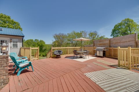 Cozy Mountain Home Cottage: Walk to Marina! Cottage in Norfork Lake