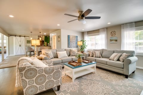 Charming Mountain Home Retreat: Walk to Marina! House in Norfork Lake