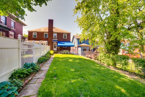 4 Mi to Downtown Pittsburgh: Family Home w/ Patio Apartment in Pittsburgh