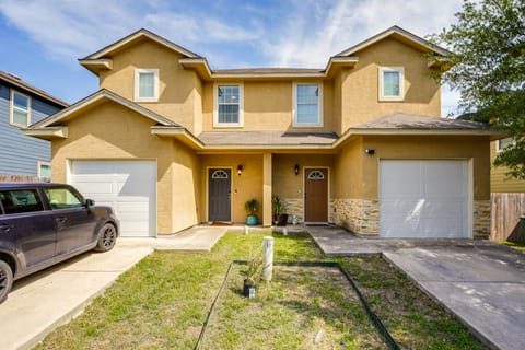 San Antonio Townhome ~ 2 Mi to Aquarium! Apartment in San Antonio