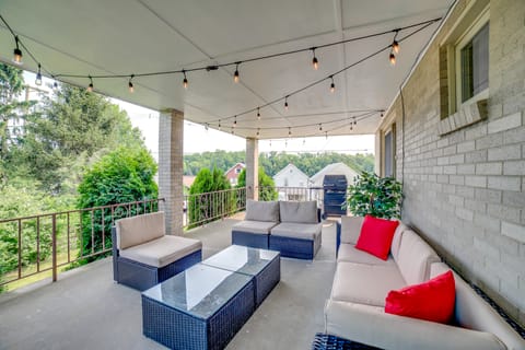 3 Mi to Downtown: Pittsburgh Home w/ Balcony! House in Pittsburgh