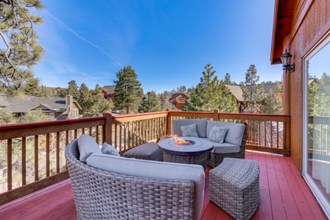Elegant Big Bear Cabin Half Mi to Big Bear Lake! House in Big Bear