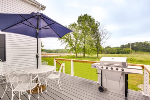 Peaceful Country Home in Serene Setting with Yard House in Ozark Mountains