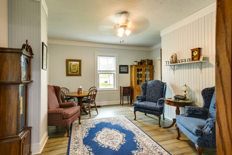 Peaceful Country Home in Serene Setting with Yard House in Ozark Mountains