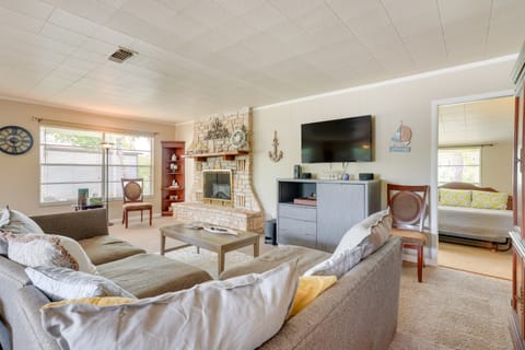 Pet-Friendly Canyon Lake Home - 2 Mi to Beach! House in Canyon Lake