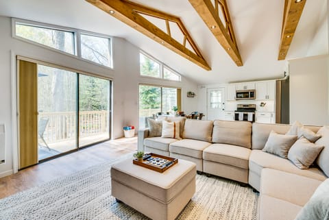 Deck & Community Perks: Bright Pocono Lake Home! House in Coolbaugh Township