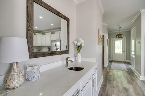 Pet-Friendly Vacation Rental in Biloxi Near Beach! Apartment in Biloxi