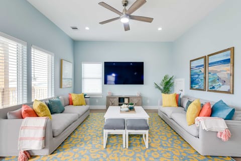 Steps to Coast: Gorgeous Beach House in Galveston House in Hitchcock