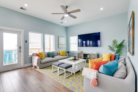 Steps to Coast: Gorgeous Beach House in Galveston House in Hitchcock